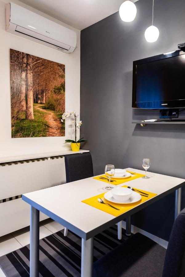Black & Yellow Centrally Located Studio 노비사드 외부 사진